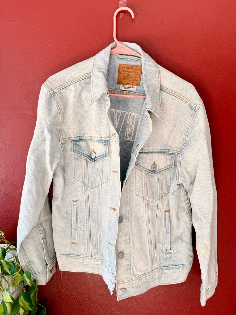Levi's Premium Light Wash Embroidered Denim Trucker Jacket - Large